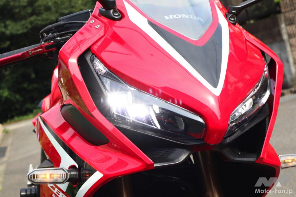 バイクのヘッドライトはなぜ常時点灯式なのか