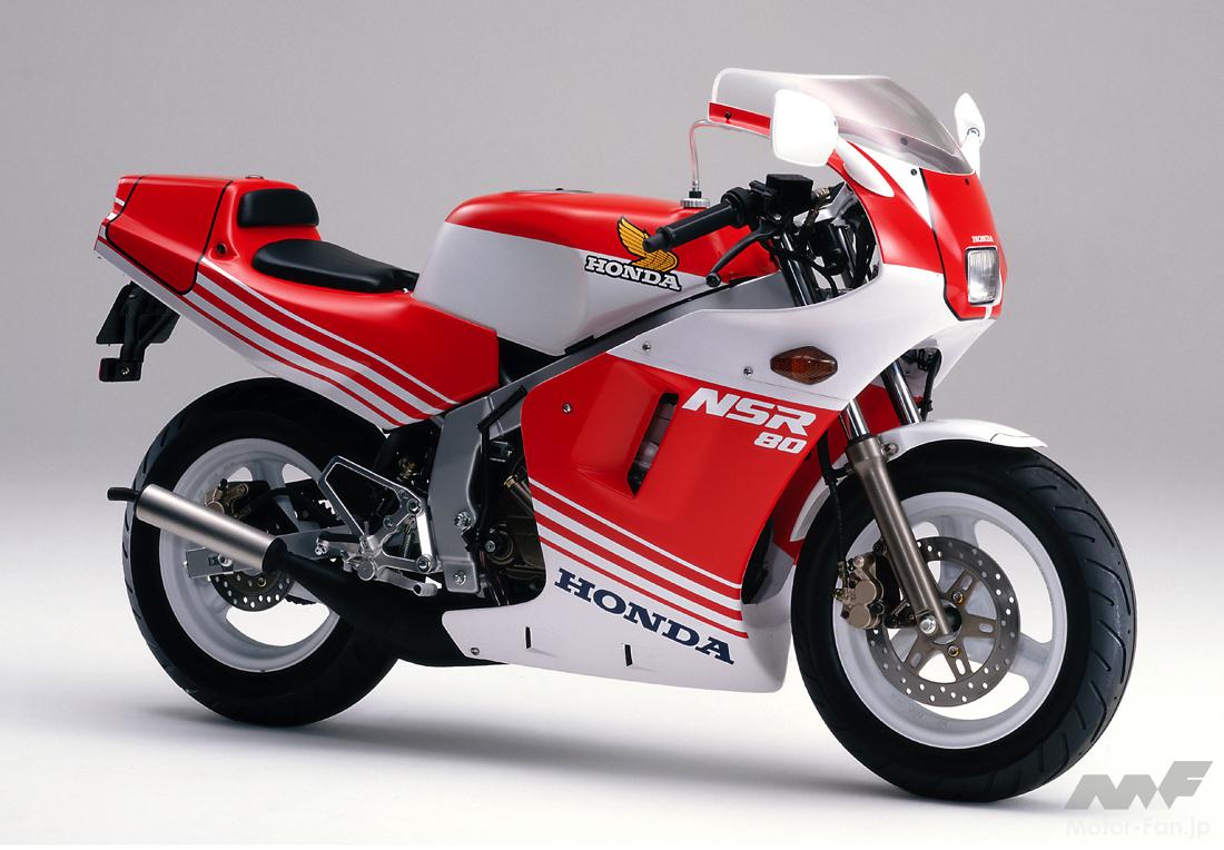 黄色いナンバープレートのバイク