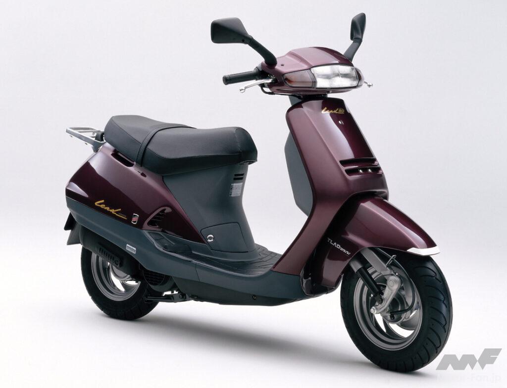 黄色いナンバープレートのバイク