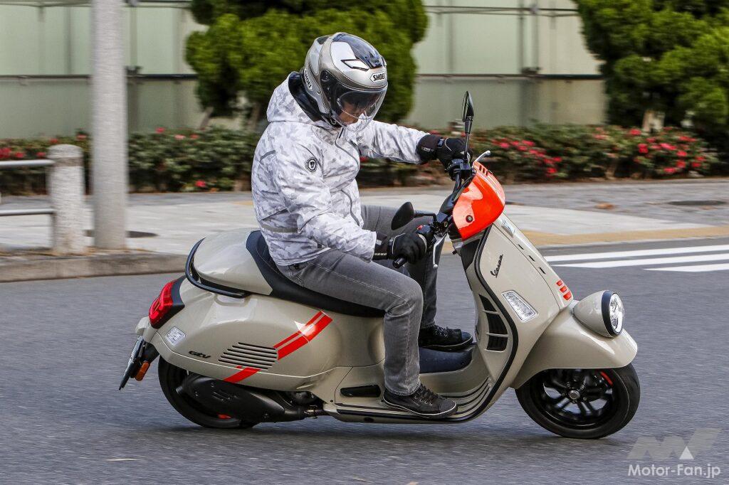 国産ビッグスクーターより車体は小ぶり。やっぱり300ccの走りは