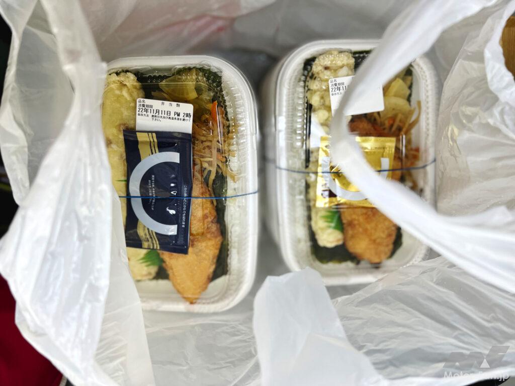 バイクのハンドルにバッグやレジ袋をかけて走るのは違反