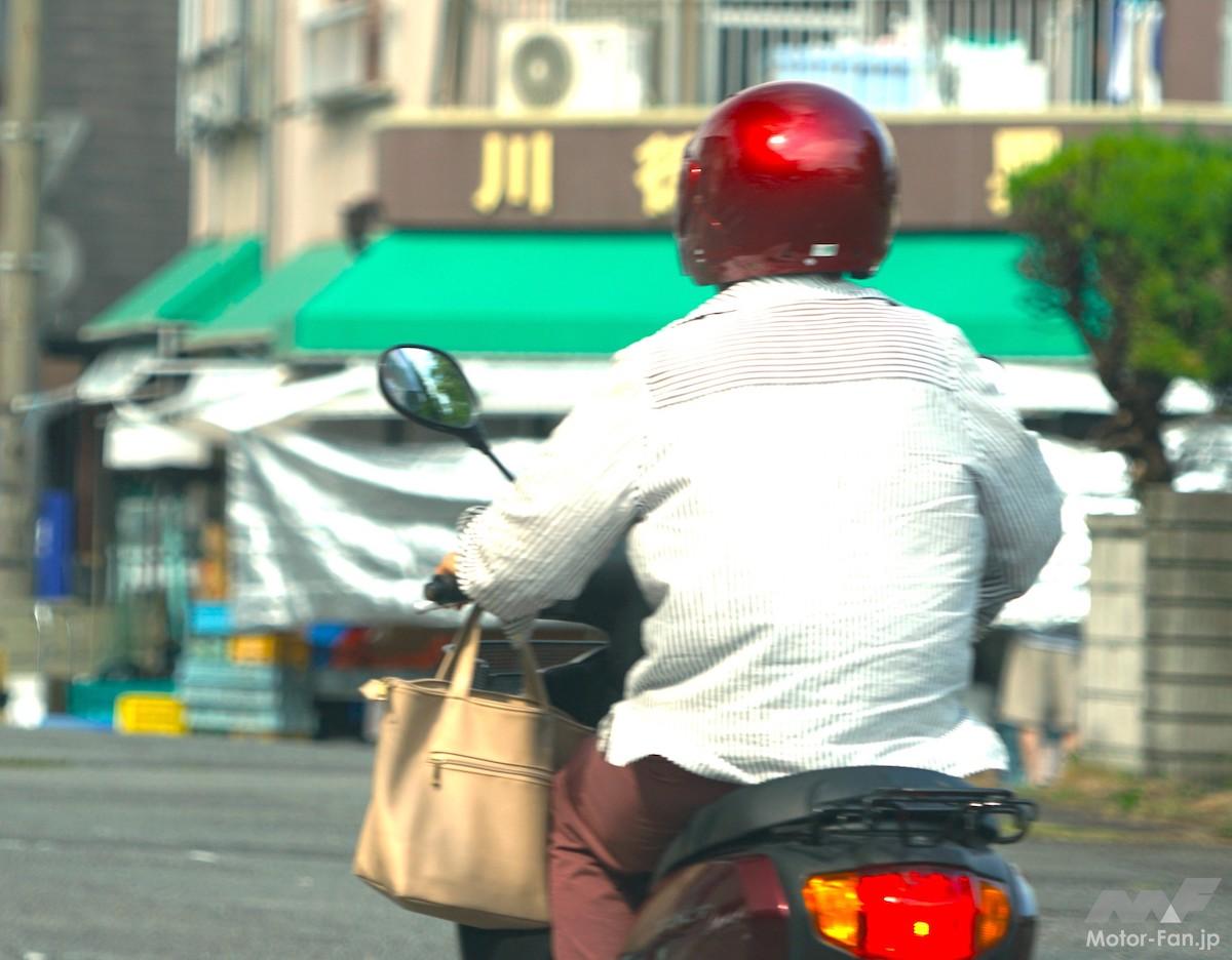 バイクのハンドルにバッグやレジ袋をかけて走るのは違反