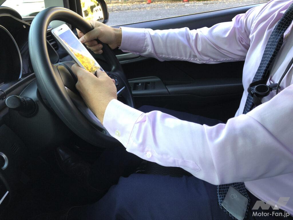 運転中にイヤホンで音楽を聴くのは「ながら運転」で違反になる?