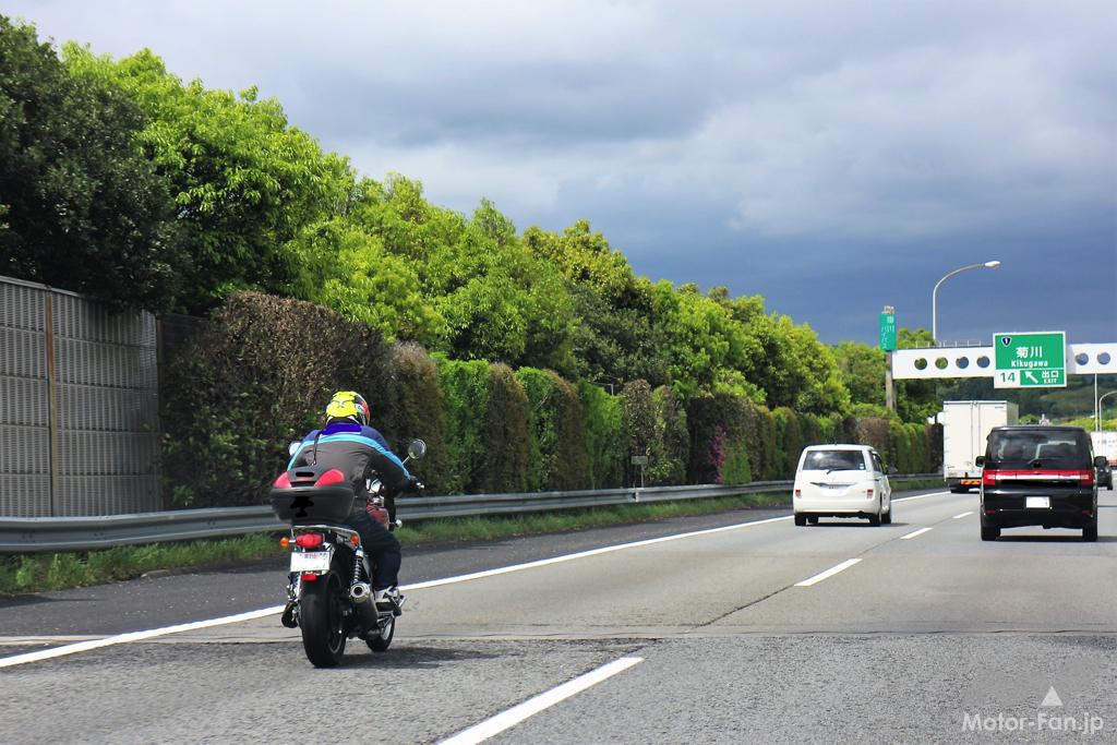 運転中にイヤホンで音楽を聴くのは「ながら運転」で違反になる?