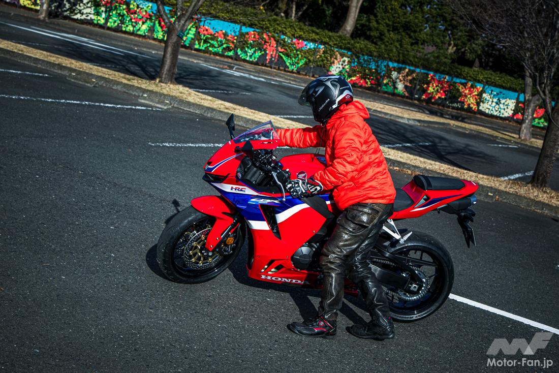 ホンダの2024年型「CBR600RR」は通勤・通学なども楽しめるバイク？