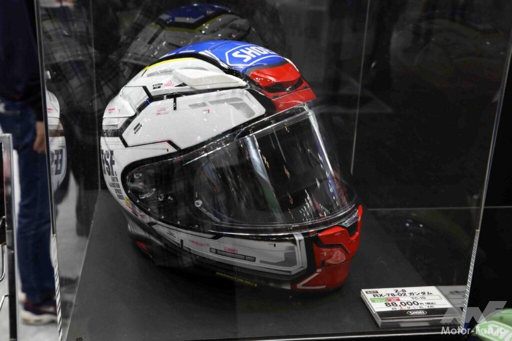 人気のピュアスポーツフルフェイス、SHOEI・Z8に「機動戦士
