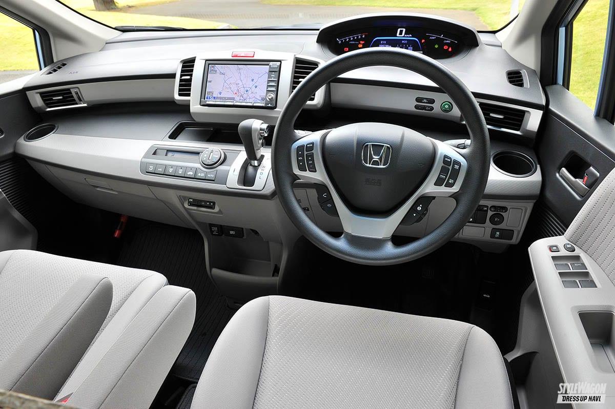 フリード フリードスパイク GB3 GB4 GP3 運転席 レカロ シートレール　RECARO フリード フリードスパイク GB3 GB4 GP3 運転席 レカロ 純正 シートレール