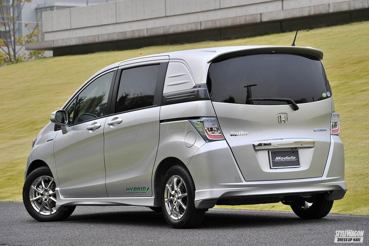 ホンダ　フリードスパイク/ハイブリッド　GB3/GP3　左フェンダー　純正　715720