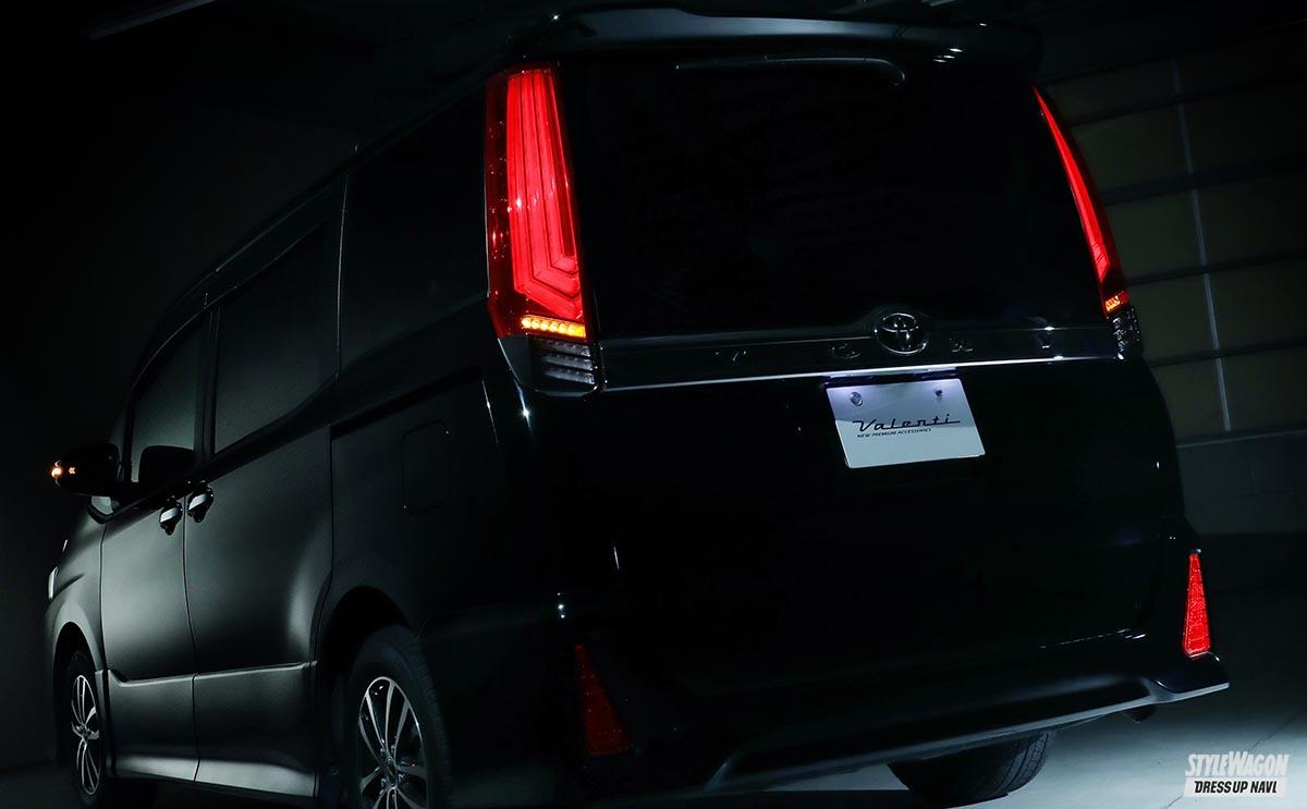 キーを押すたびカッコいい オープニング エンディングアクション搭載が Ledテールランプの定番になる トヨタ ノア ヴォクシー エスクァイア ライティングアイテムこそカスタムの主役 スタイルワゴン ドレスアップナビ キーを押すたびカッコいい オープニング エンディングアクション搭載が Ledテールランプの定番になる トヨタ ノア ヴォクシー エスクァイア ライティングアイテムこそカスタムの主役 スタイルワゴン ドレスアップナビ