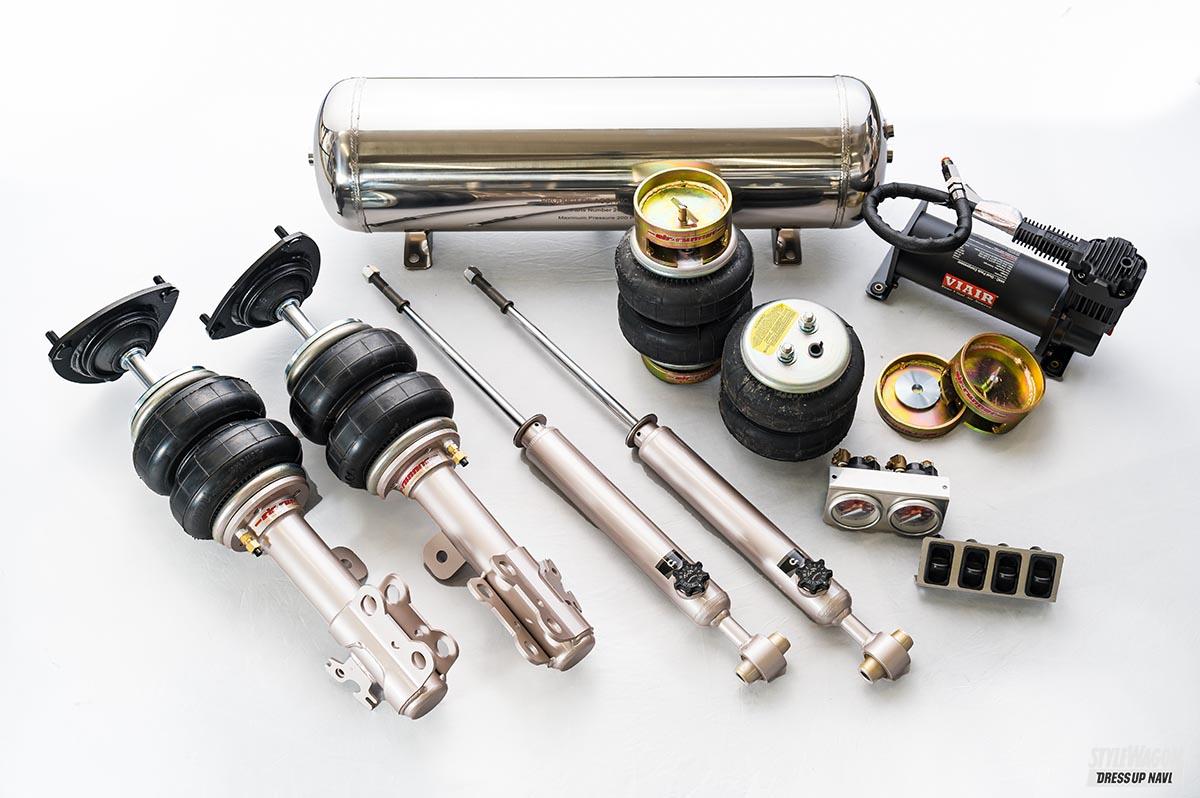 上下幅は約130ミリ！ ボタンひとつで車高を上げ下げできるエアサスは