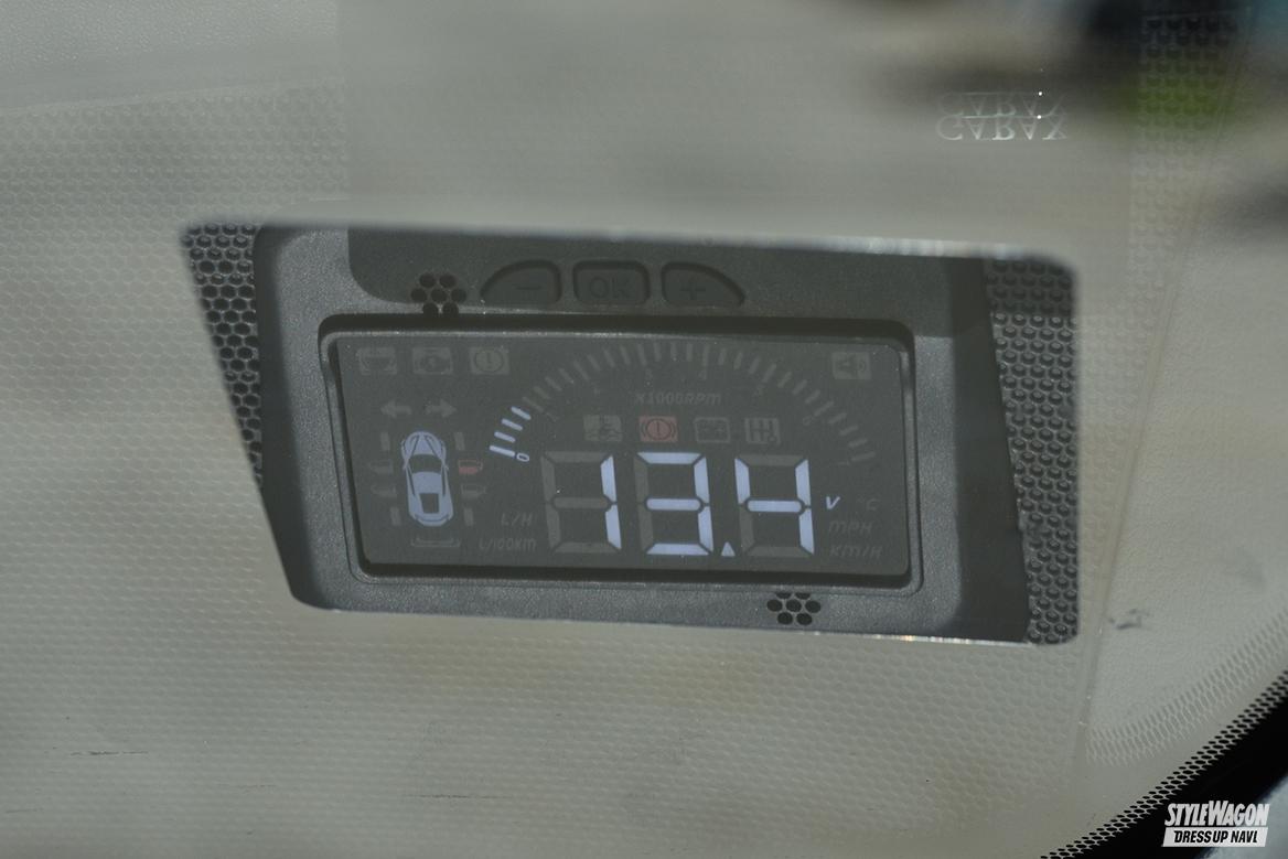 人気パーツ11選】フロントウインドウにメーターを表示！ ヘッドアップ