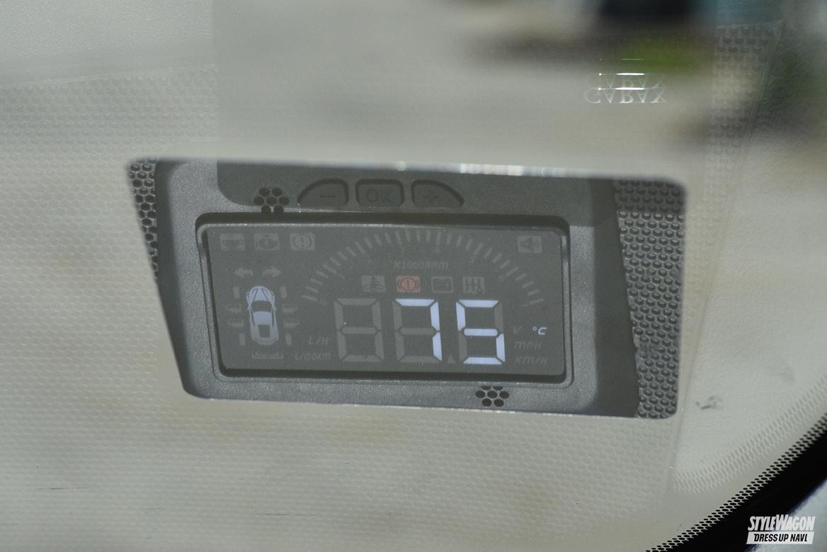 人気パーツ11選】フロントウインドウにメーターを表示！ ヘッドアップ