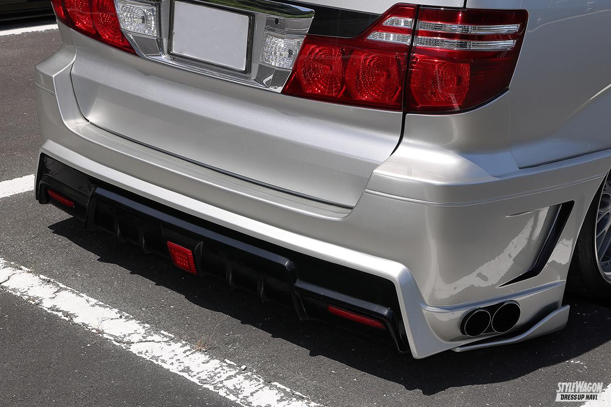 リアバンパー側面にマフラーが!? 初代10系トヨタ・アルファードを隅々