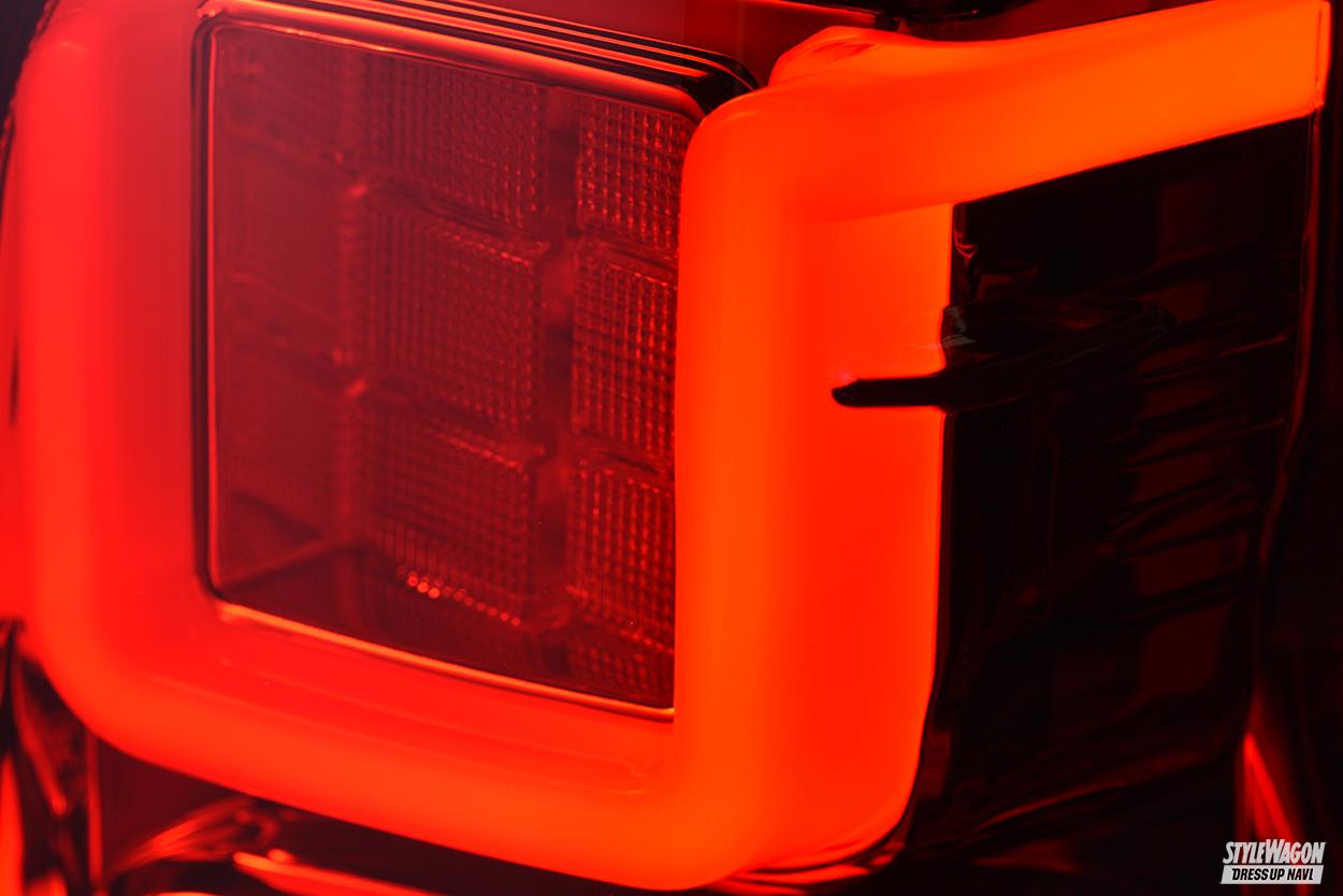 スクエア形状のLEDバーが斬新すぎる！ ダズフェローズのハイエース用