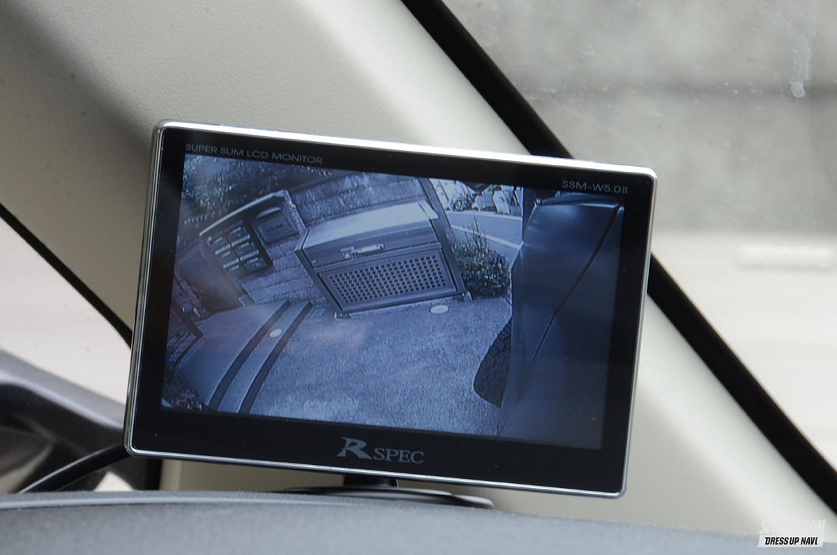 縦列駐車ってこんなに簡単だった!? サイドカメラがあれば、運転初心者