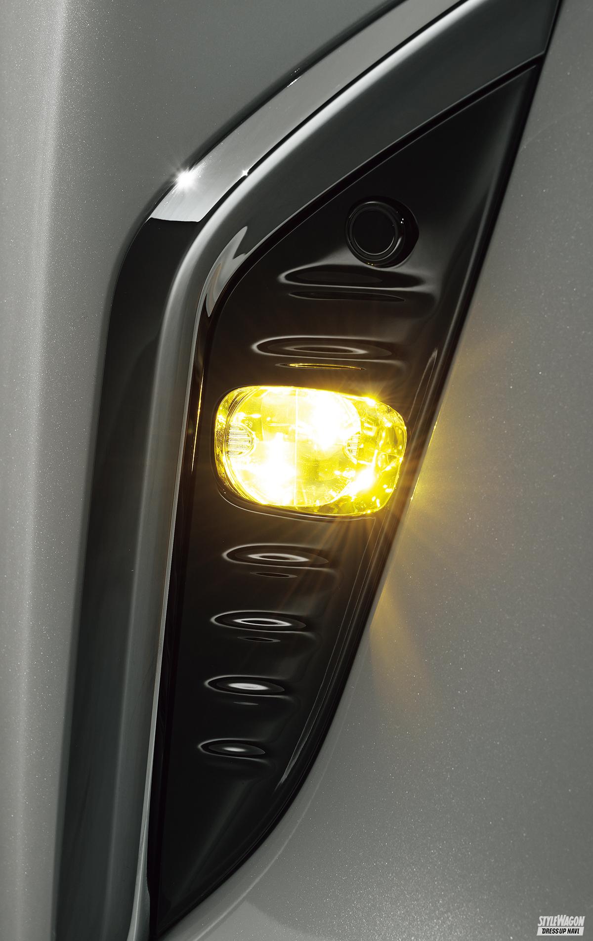 コレが純正オプション？ 7色グラデーション？ 新型アルファード