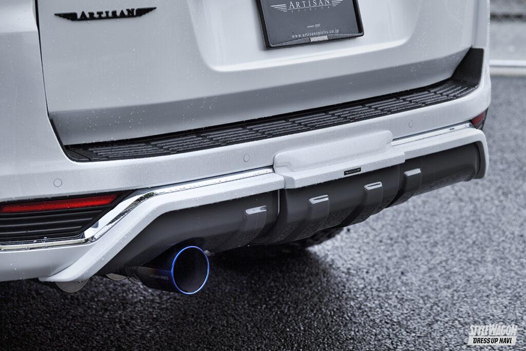 純正バンパーの真ん中に効くスキッドブロック風エアロが白眉