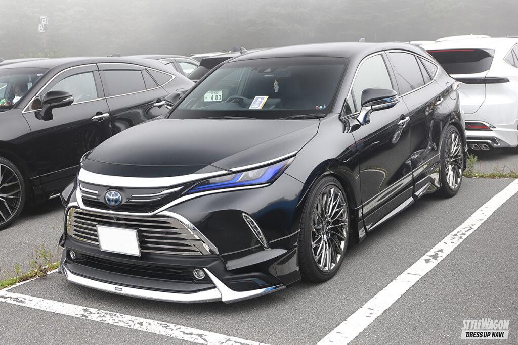 青い瞳が精悍すぎる！ ヘッドライトフィルムで80ハリアーの印象が激変