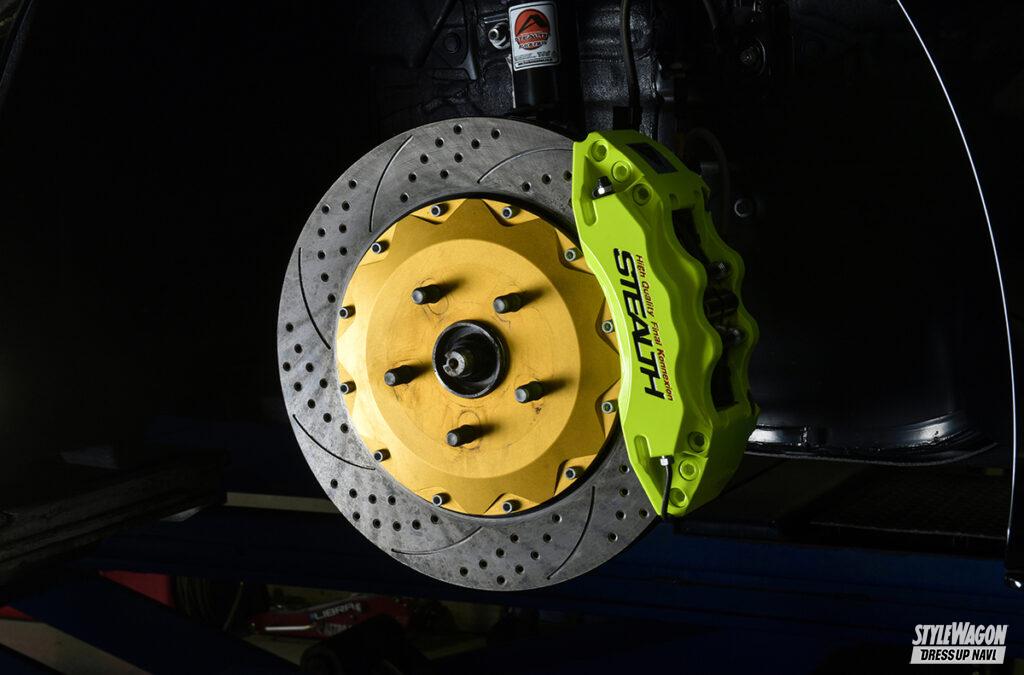 蛍光カラーが足元で映える！ 新型アルファード＆ヴェルファイア専用