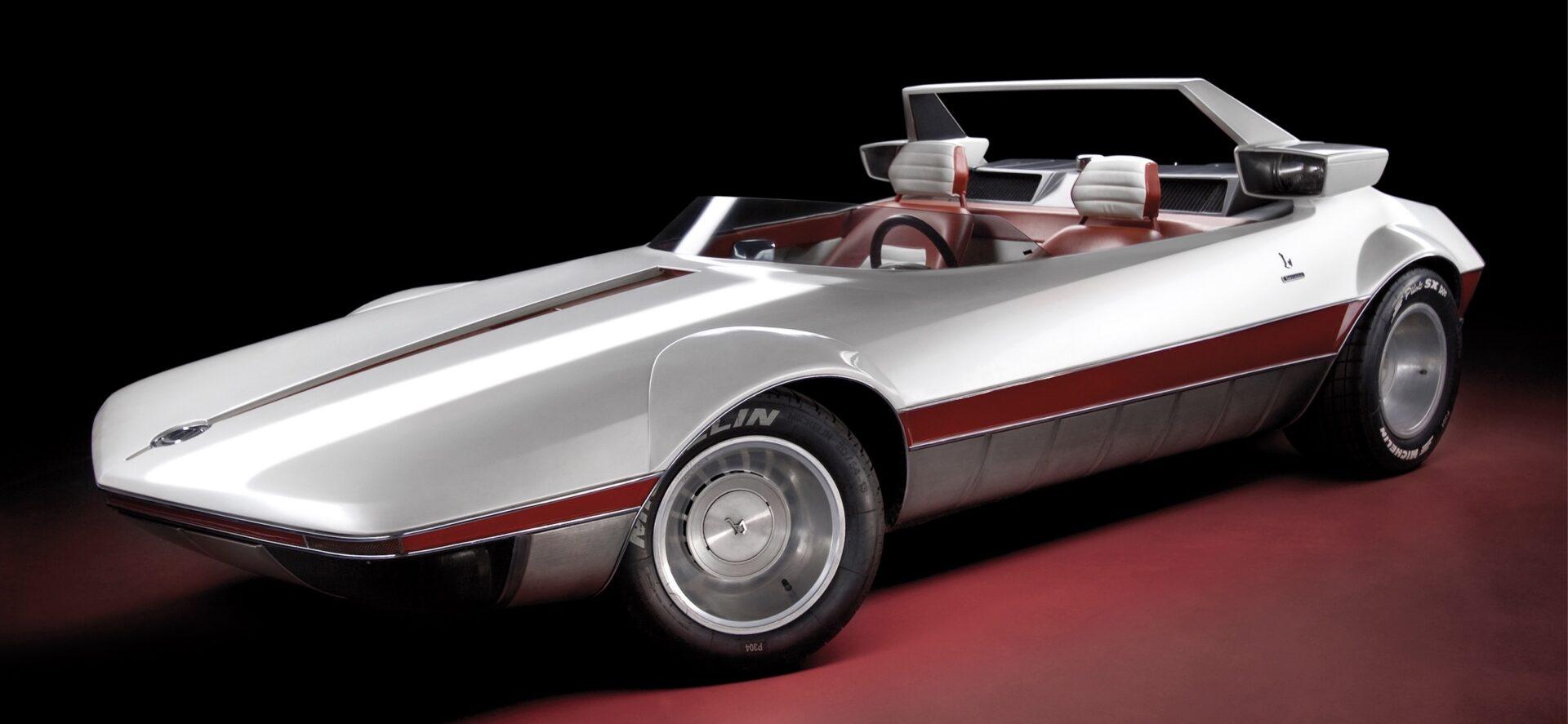 洋書・写真/資料集　Bertone ベルトーネ　自動車　デザイン 最高時速はおよそ380キロ。ベルトーネの新型コンセプトモデル